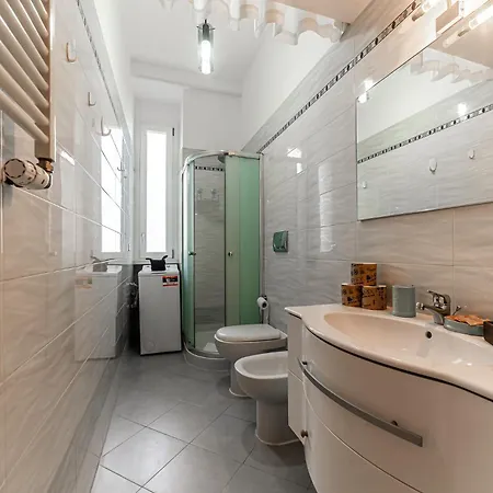 Apartment In Tuscolana Train Station & Metro A Rome