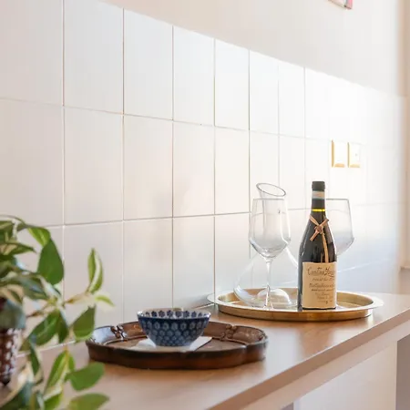 Apartment In Tuscolana Train Station & Metro A