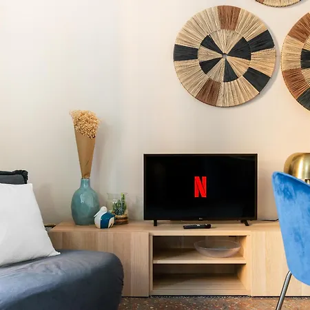 Apartment In Tuscolana Train Station & Metro A *