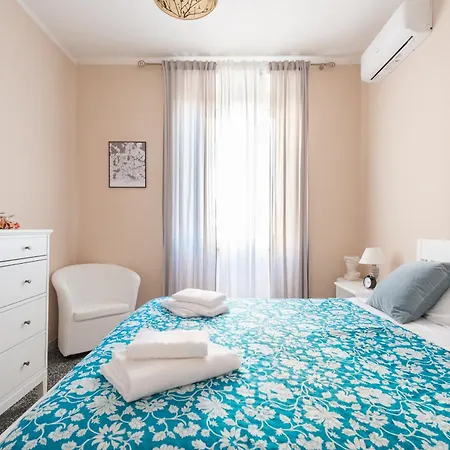 Apartment In Tuscolana Train Station & Metro A Rome