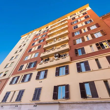 In Tuscolana Train Station & Metro A Apartment