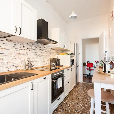 Apartment In Tuscolana Train Station & Metro A